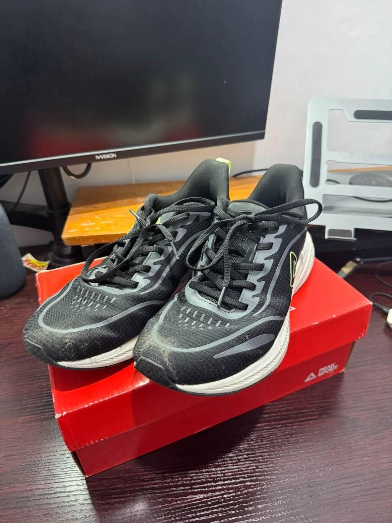 PEAK SPORT Running Shoes E231337H (Category: Sneakers) located in Paranaque City. Submitted by sammmynunez (Listing ID 1463807879, Image 1). Description: Size 44 EU (10 US Mens) Barely used! Madumi lang kasi nastock 😓 RFS: decluttering SRP: 3,295.