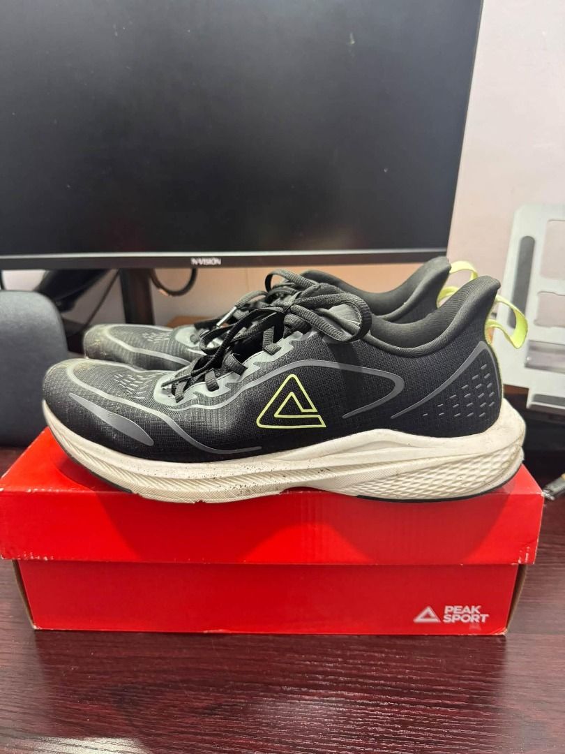 PEAK SPORT Running Shoes E231337H (Category: Sneakers) located in Paranaque City. Submitted by sammmynunez (Listing ID 1463807879, Image 2). Description: Size 44 EU (10 US Mens) Barely used! Madumi lang kasi nastock 😓 RFS: decluttering SRP: 3,295.