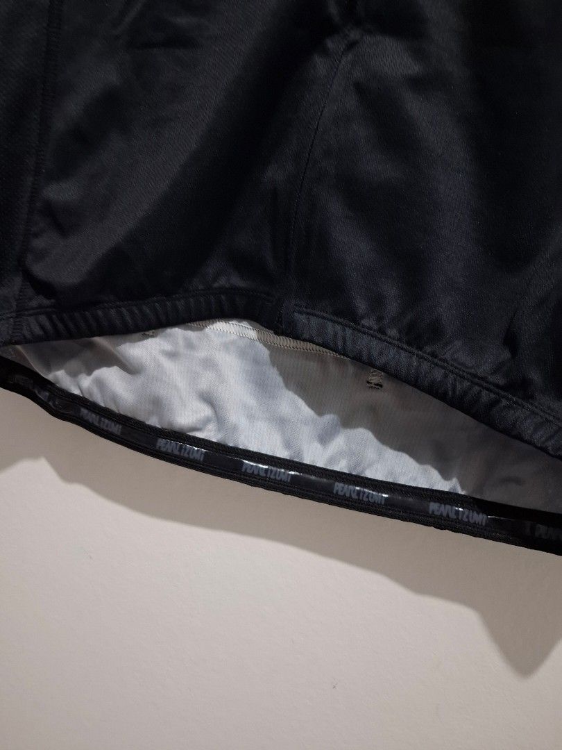 Pearl izumi size large (Category: Activewear) located in Tarlac. Submitted by christopher.24 (Listing ID 1463868547, Image 3). Description: good as new legit.