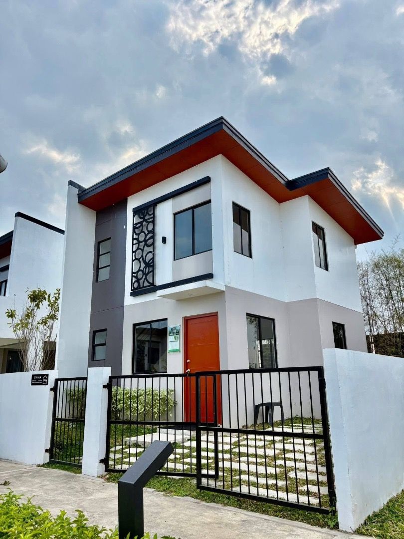 PHIRST PARK HOMES LIPA (Category: House & Lot) located in Makati City. Submitted by truebear.e51537 (Listing ID 1463780404, Image 1). Description: Enjoy fully finished homes with painted walls, installed vinyl flooring, a carport & provision for expansion. Bring in your furniture and you are ready to MOVE IN! 🏠 UNNA (single-attach) FULLY FINISHED upon Turnover Provision for expansion with FREE layout Accredited thru PAG-IBIG housing loan.