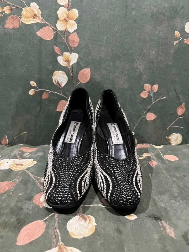Pierre Cardin 1990s Embroidered Mesh Heels (Category: Heels) located in Sindangan. Submitted by waterbop (Listing ID 1463896573, Image 3). Description: Pierre Cardin 1990s Embroidered Mesh Heels 4,000 free ship ( negotiable) Very Good Condition — with flaws Issue ( kindly check the pics i attached) SIZE 36 ON TAG / 5.5 - 6 LOC ZAMBOANGA DEL NORTE.