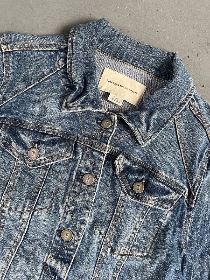 PILCRO DENIM JACKET (Category: Coats, Jackets and Outerwear) located in Quezon City. Submitted by kentstuff (Listing ID 1463829570, Image 3). Description: PILCRO Size M On Tag Shoulder-Hem : 21.5” Pit-Pit : 17” Condition: Excellent CR: 9.8/10 Flaws: ❌ Needwash DISCLAIMER: This is a thrifted item. All brands, logos, and trademarks belong to their rightful owners. We’re here to rehome great pieces — no brand affiliation intended..