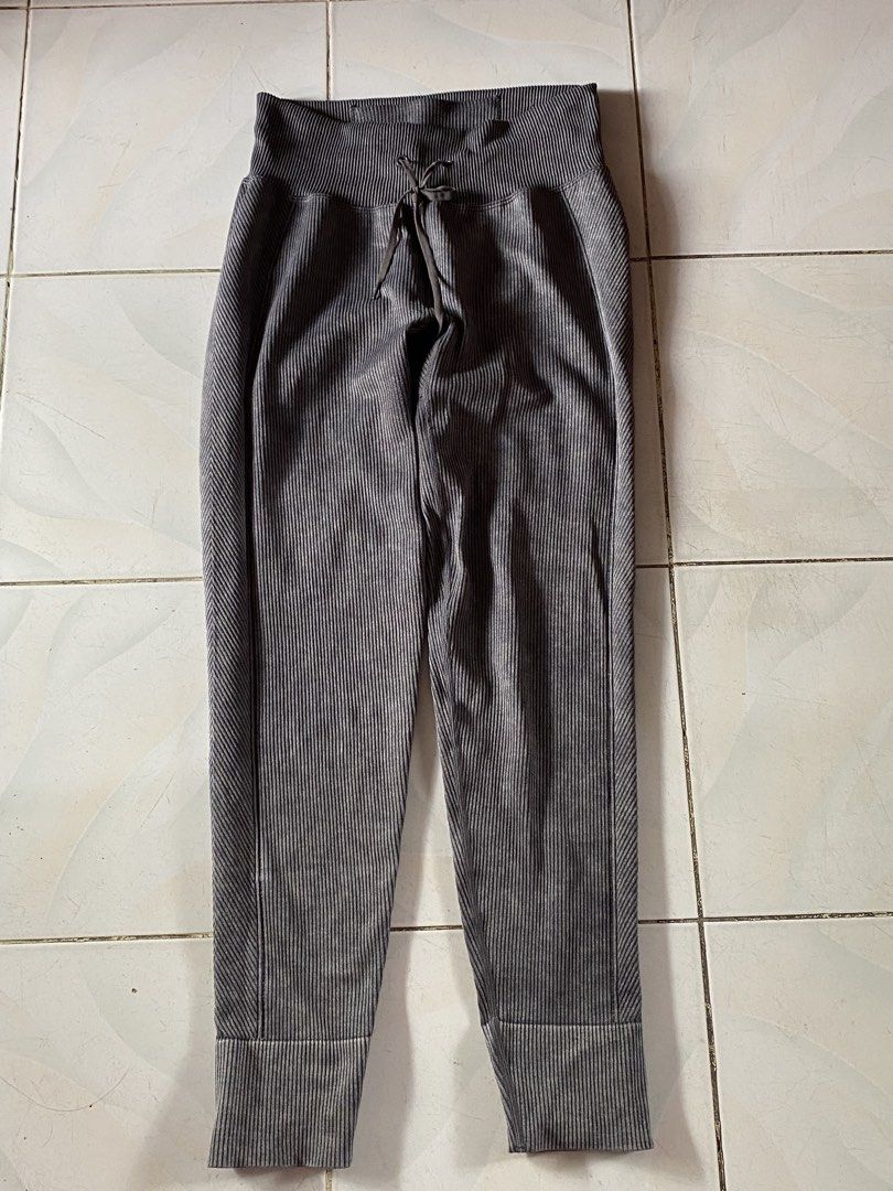 PINK Active Seamless Ribbed Joggers / Leggings ✨ (Category: Other Bottoms) located in Bayambang. Submitted by cartier777 (Listing ID 1463774149, Image 1). Description: Brand: Victoria’s Secret PINK (PINK Active) Size: Medium (M | 170/72A) Color: Charcoal Grey / Washed Black Material: Premium ribbed knit blend with stretchy elastane for a snug, flattering fit. Features: High-waisted, wide elastic waistband with drawstring closure Tonal "PINK" logo
