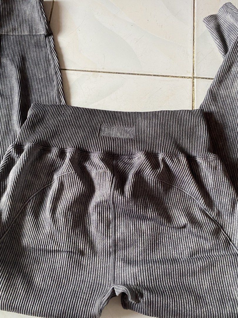 PINK Active Seamless Ribbed Joggers / Leggings ✨ (Category: Other Bottoms) located in Bayambang. Submitted by cartier777 (Listing ID 1463774149, Image 2). Description: Brand: Victoria’s Secret PINK (PINK Active) Size: Medium (M | 170/72A) Color: Charcoal Grey / Washed Black Material: Premium ribbed knit blend with stretchy elastane for a snug, flattering fit. Features: High-waisted, wide elastic waistband with drawstring closure Tonal "PINK" logo