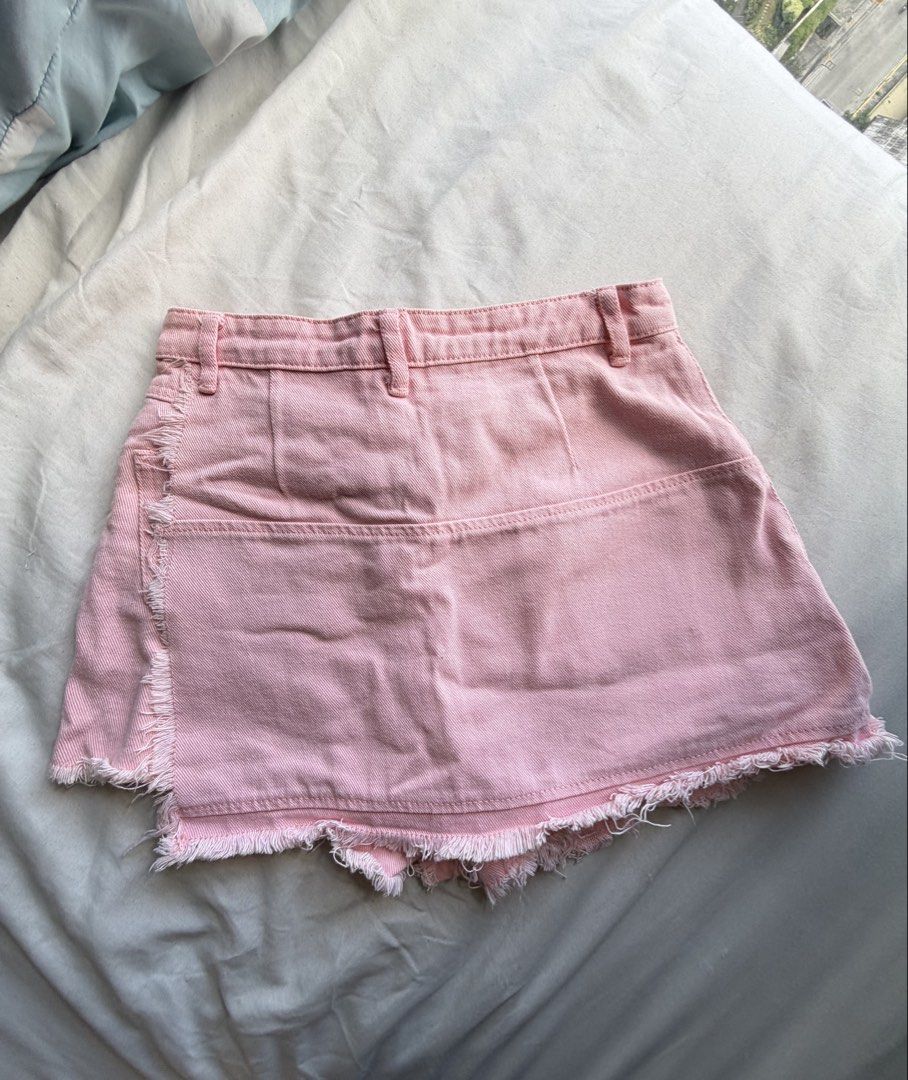 ‼️50% OFF‼️ Pink Overlap Skort (Category: Shorts) located in Manila. Submitted by xmagic.shopx (Listing ID 1463810626, Image 3). Description: .