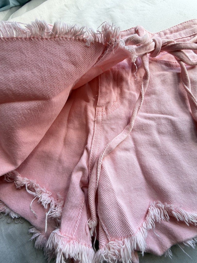 ‼️50% OFF‼️ Pink Overlap Skort (Category: Shorts) located in Manila. Submitted by xmagic.shopx (Listing ID 1463810626, Image 2). Description: .