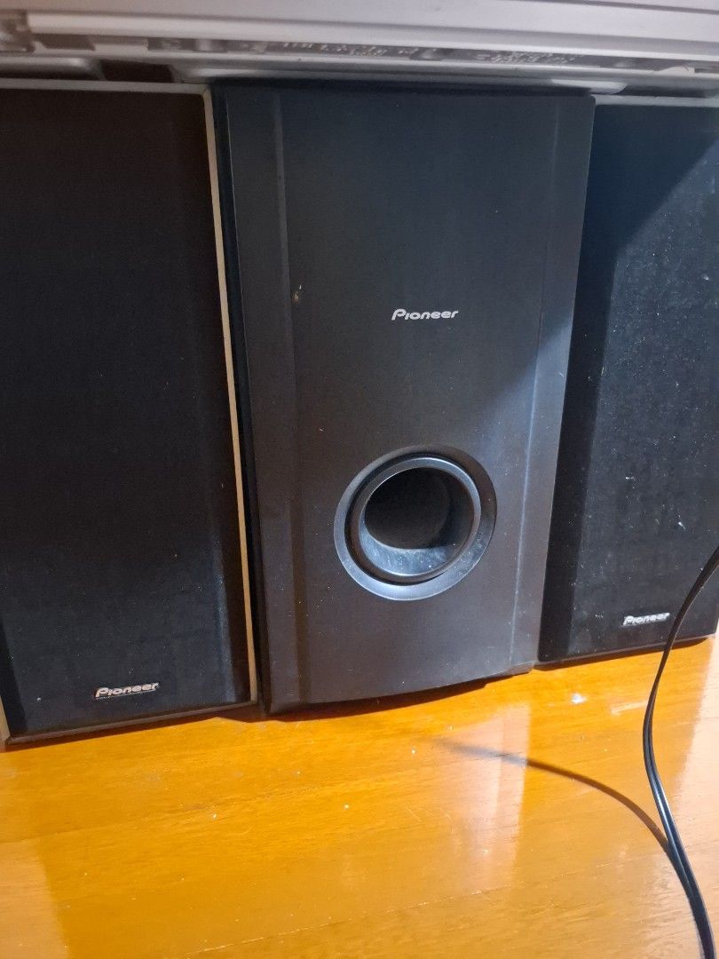 Pioneer player 5.1 (Category: Blu-Ray & Media Players) located in Quezon City. Submitted by di2818 (Listing ID 1463765729, Image 2). Description: pioneer XV Dv88 set 5.1 speakers good quality sound malakas pati bass.