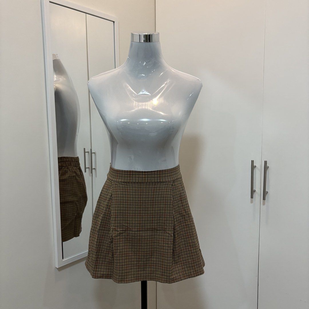 Plaid Mini Skirt (Category: Skirts) located in Angeles City. Submitted by declutteredcloset_ (Listing ID 1463909060, Image 2). Description: Fits xs-s 23-26.