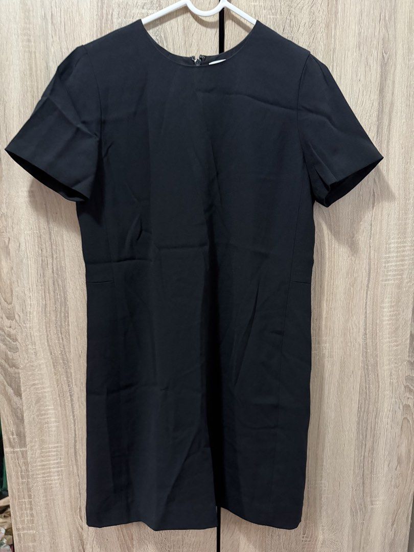 Plain Black Formal Dress (Category: Dresses) located in Quezon City. Submitted by krtstn (Listing ID 1463803314, Image 1). Description: .