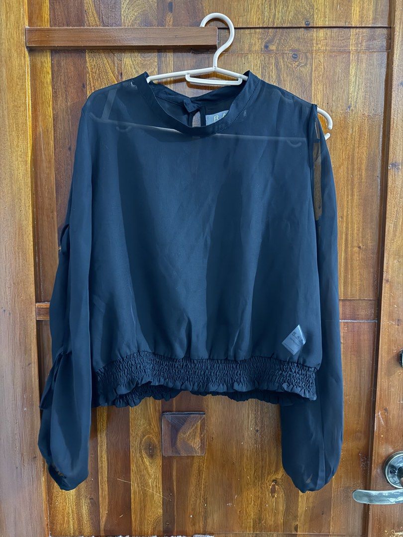 Plains and Prints Black Sheer Top (Category: Blouses) located in Meycauayan. Submitted by daebaaaeee (Listing ID 1463850900, Image 1). Description: .