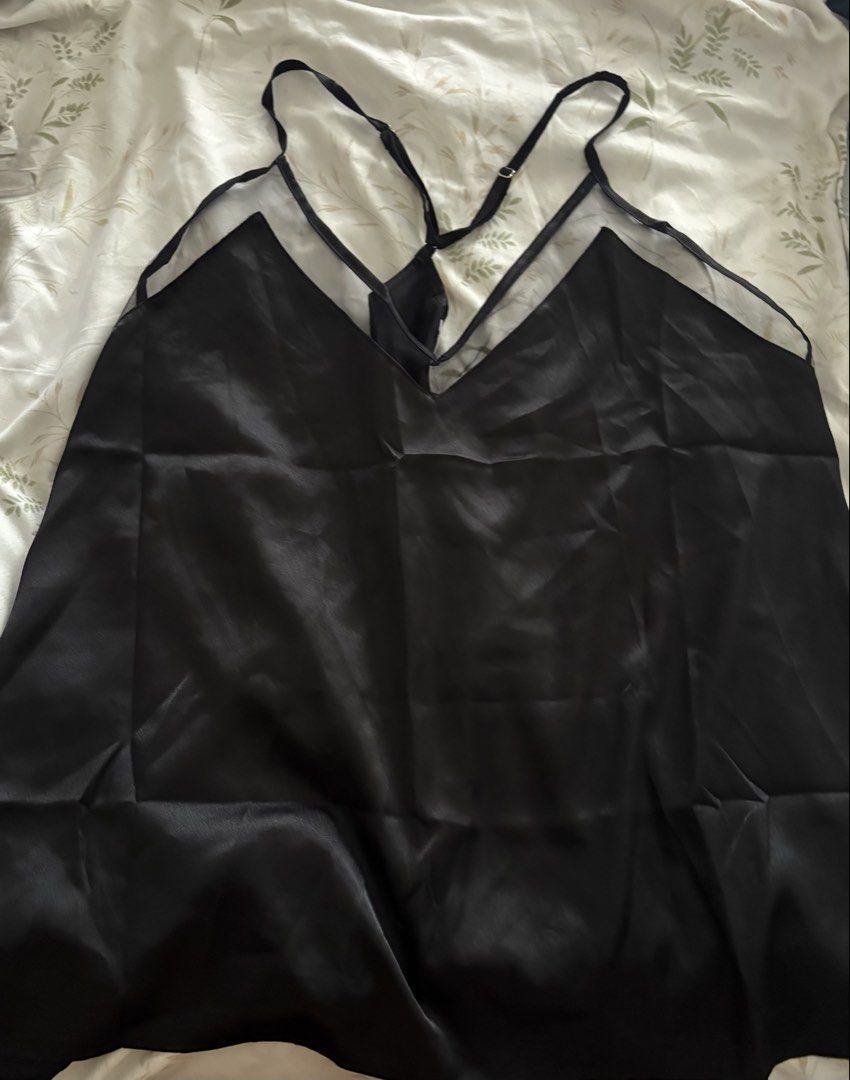 Plus Size Silk Top (Category: Sleeveless) located in Manila. Submitted by hygeia555 (Listing ID 1463742370, Image 1). Description: - size: 2xl - thrifted at los angeles california .