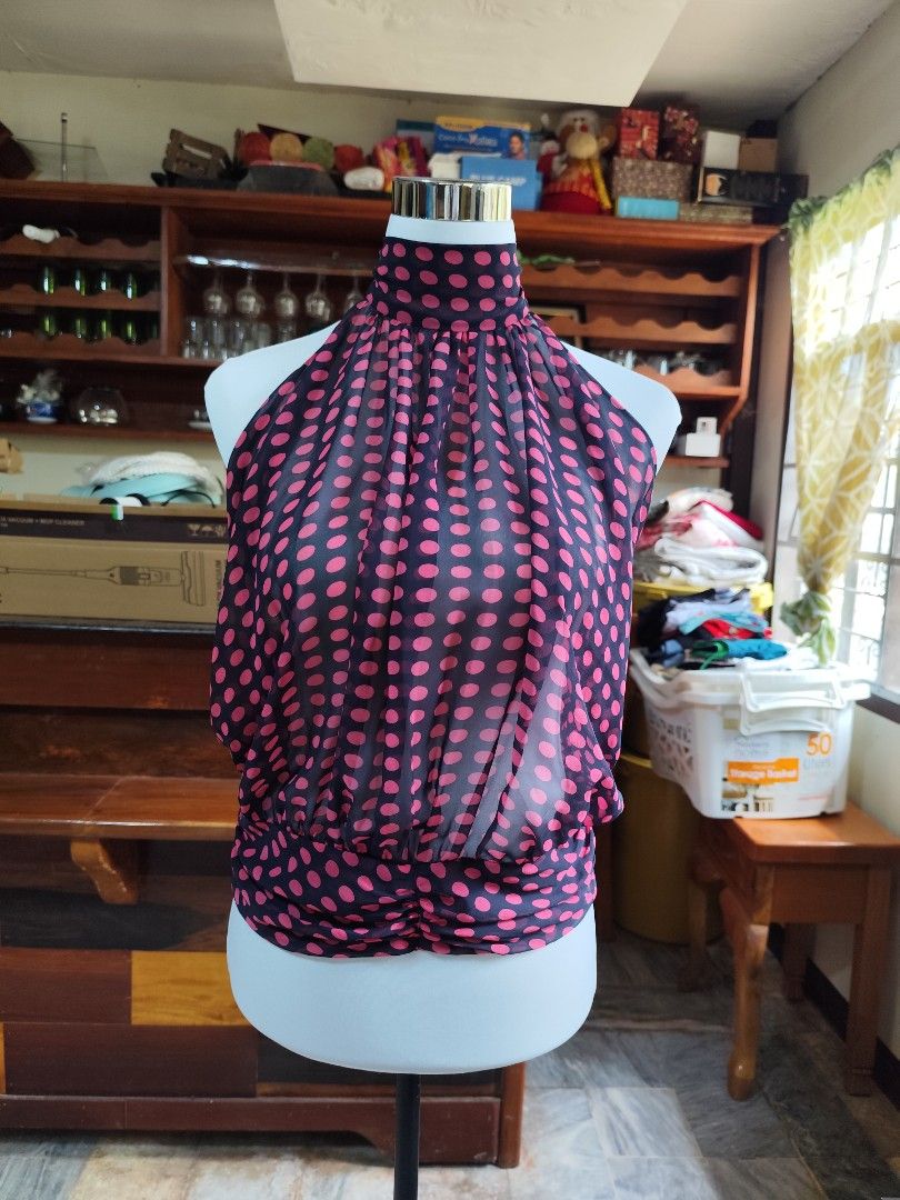 Polka Dot Halter Top (Category: Sleeveless) located in Tacloban City. Submitted by _venta_segunda (Listing ID 1463812814, Image 1). Description: No flaws Fits s-m.