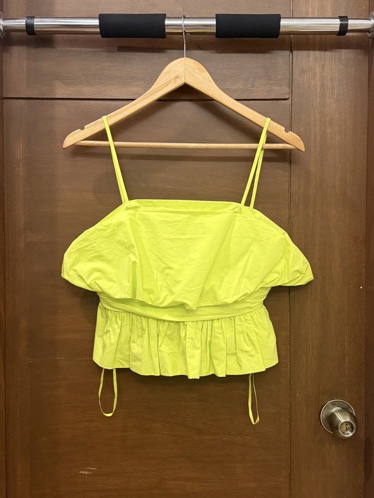 Pomelo Neon Green Peplum Cami Top (Category: Sleeveless) located in Tarlac. Submitted by samdeclutters_ (Listing ID 1463657294, Image 1). Description: - Size: S - Fabric: Cotton Poplin - Never worn, only washed once - RFS: Couldn’t find an event to wear it to.