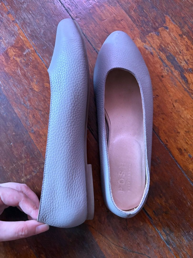 POSH Pocket Dailey shoes (Category: Flats & Sandals) located in Quezon City. Submitted by mariane_1963 (Listing ID 1463797935, Image 2). Description: - POSH Pocket Shoes - Dailey in taupe/gray, size 9 - Genuine leather - Comfortable and easy slip-on - Ideal for everyday wear - Refer to size chart in photos for measurements - In very good condition - Bought unused from another Carousell seller; I tried on the shoes but ended up not wearing them as