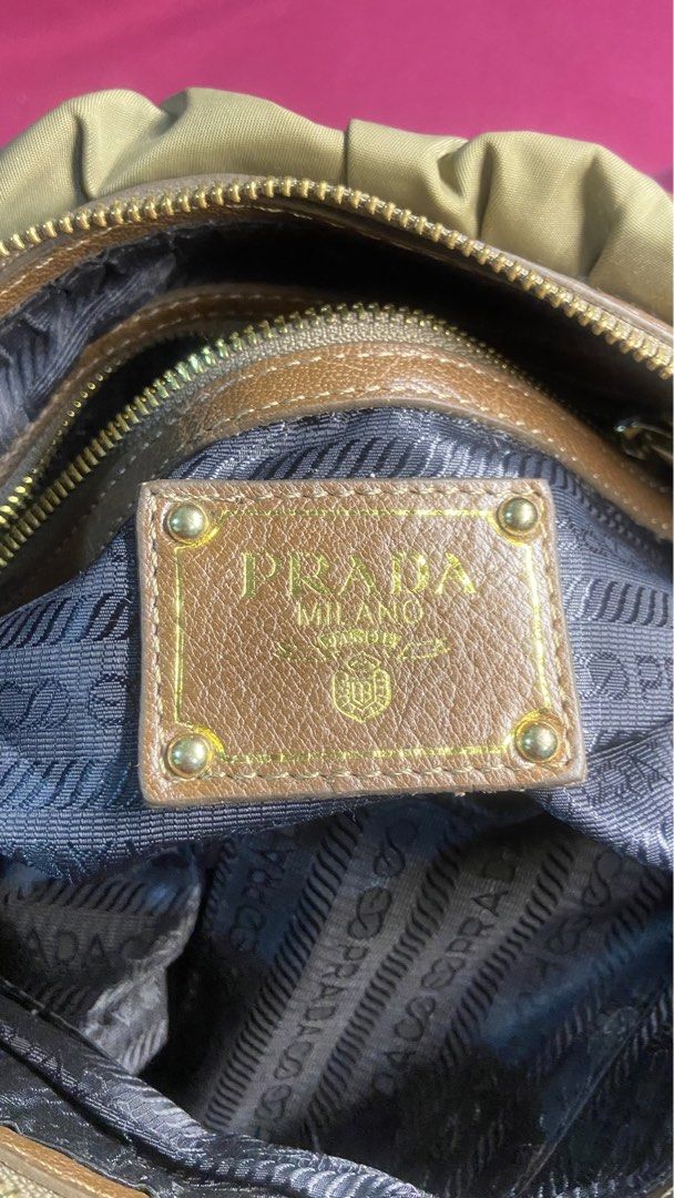 PRADA (Category: Shoulder Bags) located in Valencia. Submitted by srn_stchl (Listing ID 1463845291, Image 3). Description: Good condition .