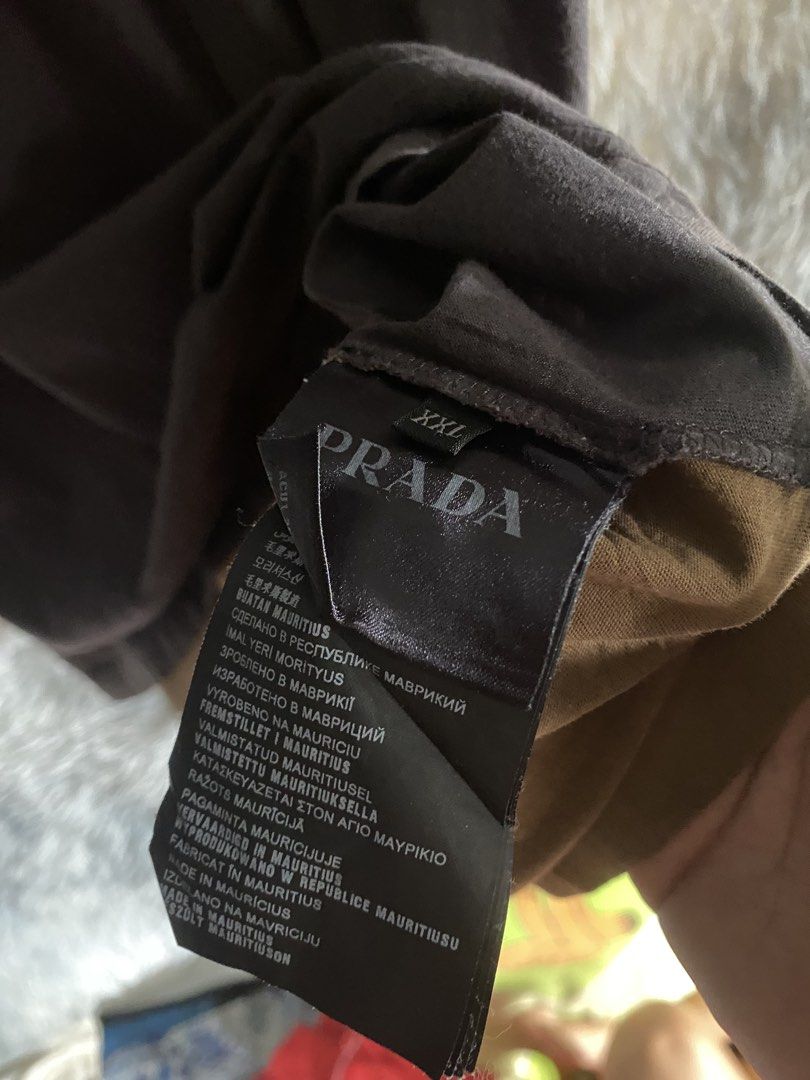 PRADA (Category: Tshirts & Polo Shirts ) located in Cavite. Submitted by sammie_jhane (Listing ID 1463887573, Image 3). Description: PRADA COMPLETE TAGS GOOD CONDITION 🏷️450 FREE SHIP DIMES WIDTH 22 LENGTH 27.5 DASMARIÑAS CAVITE LOC.