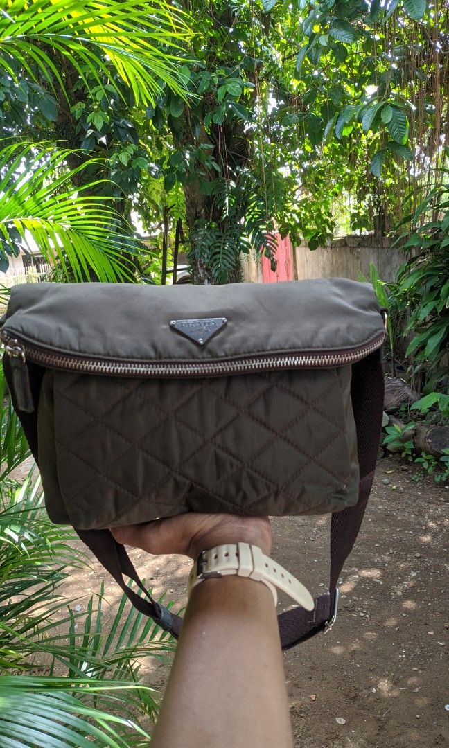 PRADA MESSENGER BAG (Category: Luxury Bags & Wallets) located in President Roxas. Submitted by keanmichael248 (Listing ID 1463895013, Image 1). Description: .