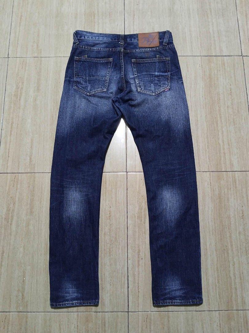 PRPS Jeans Mens Size 32 Distressed Denim (Category: Jeans) located in Jolo. Submitted by zah-zah (Listing ID 1463908086, Image 1). Description: - PRPS Jeans - Size: 32 Waist - Dark Wash Denim - Distressed Details & Patches - Button Fly Closure - Made in Portugal - Ideal for Casual Wear.