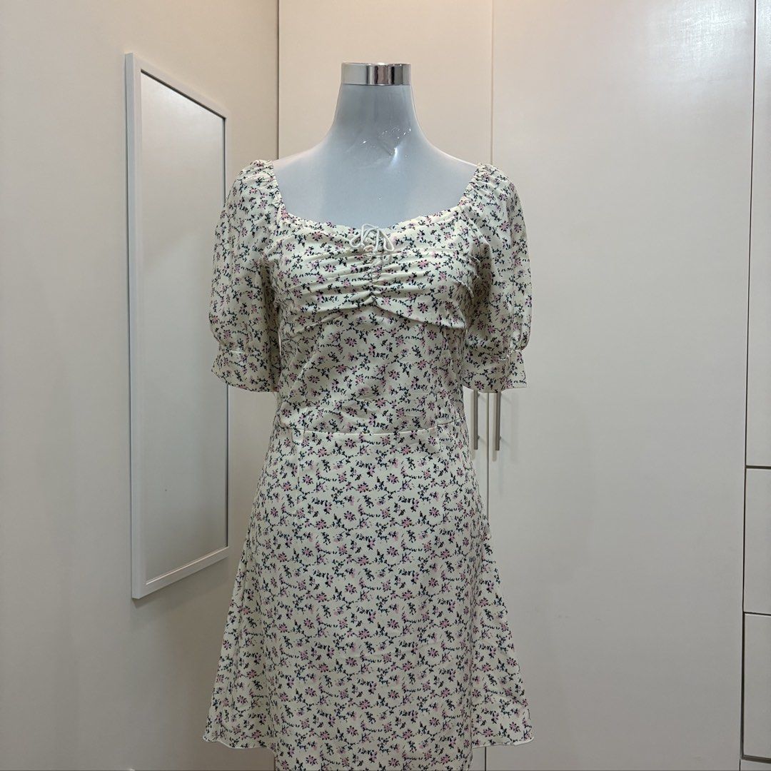 Puff Sleeves Dress (Category: Dresses) located in Angeles City. Submitted by declutteredcloset_ (Listing ID 1463903148, Image 2). Description: .