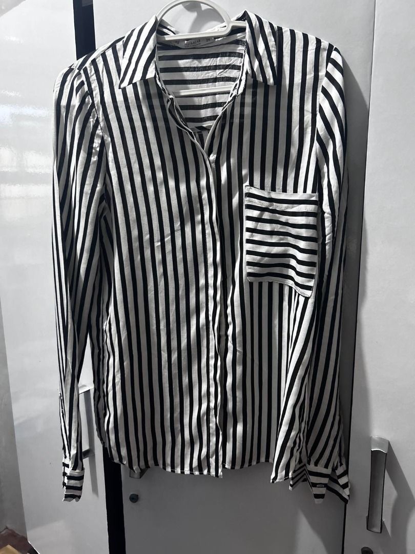 Pull & Bear Striped Long-Sleeve Shirt (Category: Longsleeves) located in Pasig City. Submitted by ladyleslieisletavelarde4902 (Listing ID 1463937427, Image 1). Description: Pair it tucked into high-waisted denim or wear it open over a basic tank top! Brand: Pull & Bear Style: Vertical black & white stripes. Single front chest pocket, lapel collar, and button-up sleeve cuffs Size: XS to S Excellent preloved condition MOP: Gcash / Bank Transfer Pur