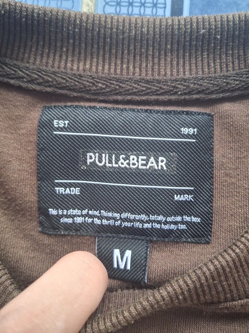 PULL&BEAR BOXY POCKET SHIRT (Category: Tshirts & Polo Shirts ) located in Calamba. Submitted by tannnn288 (Listing ID 1463874140, Image 2). Description: Pull&Bear BROWN BOXY POCKET TSHIRT 22W X 26L No Issue.