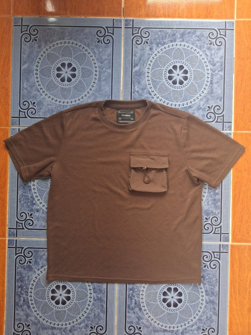 PULL&BEAR BOXY POCKET SHIRT (Category: Tshirts & Polo Shirts ) located in Calamba. Submitted by tannnn288 (Listing ID 1463874140, Image 1). Description: Pull&Bear BROWN BOXY POCKET TSHIRT 22W X 26L No Issue.