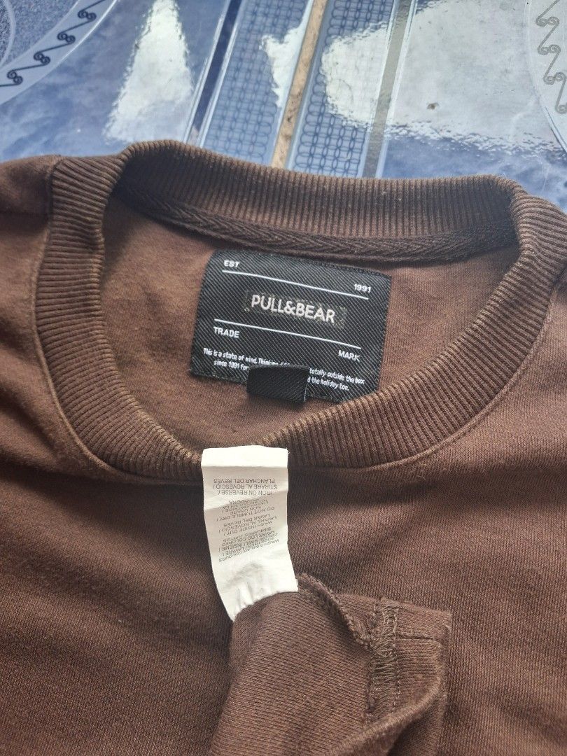 PULL&BEAR BOXY POCKET SHIRT (Category: Tshirts & Polo Shirts ) located in Calamba. Submitted by tannnn288 (Listing ID 1463874140, Image 3). Description: Pull&Bear BROWN BOXY POCKET TSHIRT 22W X 26L No Issue.