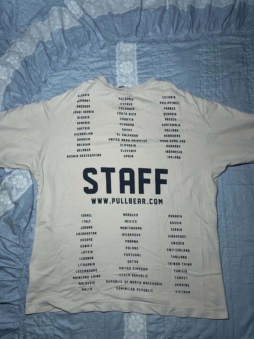 Pull&Bear short-sleeve t-shirt with chest pocket (Category: Activewear) located in Taguig. Submitted by itsmejepii (Listing ID 1463888499, Image 3). Description: .