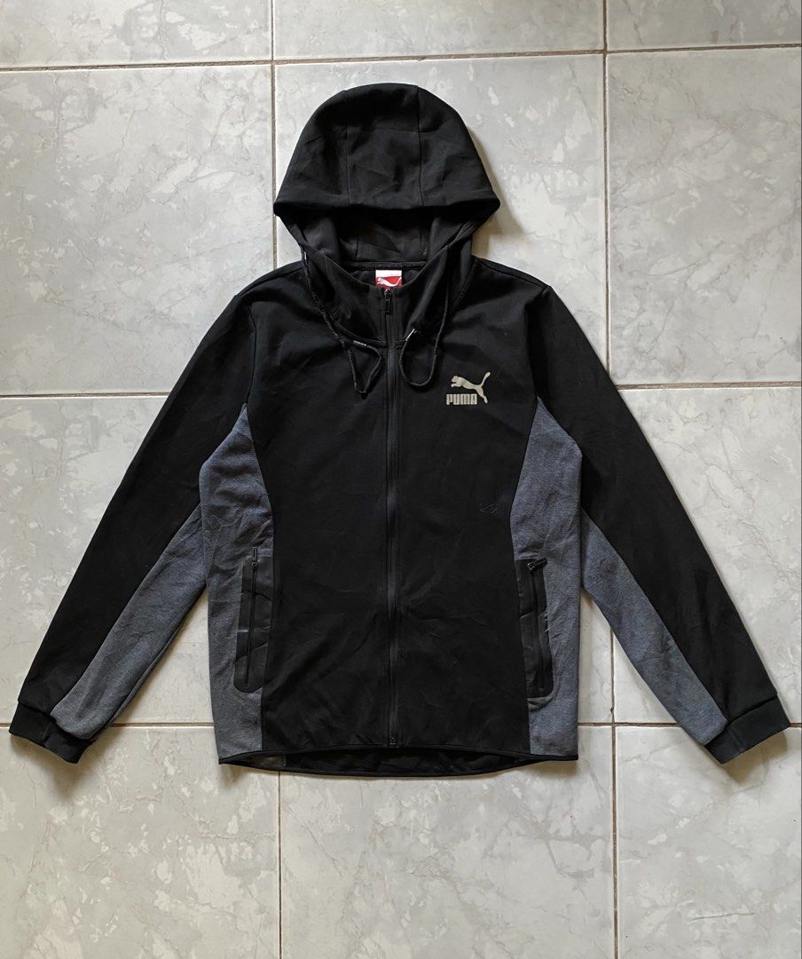 Puma Athletic Hoodie (Category: Coats, Jackets and Outerwear) located in Mangaldan. Submitted by primedealsofficial.ph (Listing ID 1463784144, Image 1). Description: Dimension: 21x28 Size: Medium to L Condition: 10/10 No issue Excellent condition .