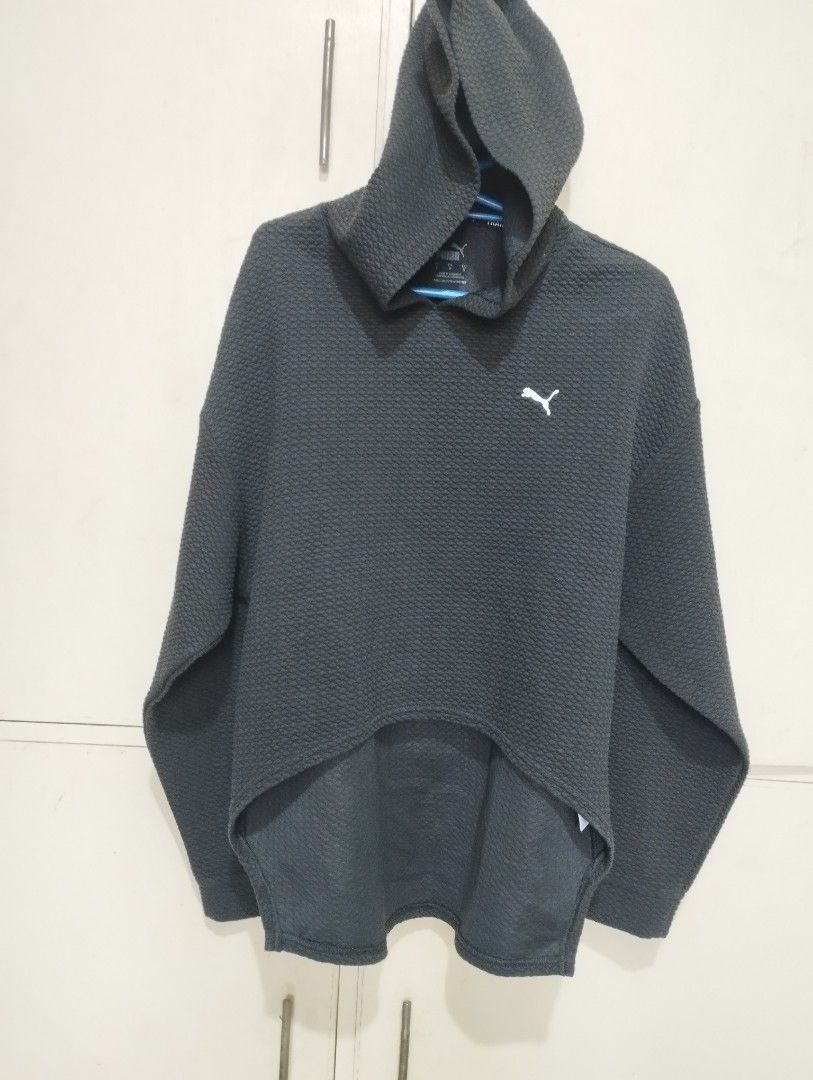 Puma Hoodie (Category: Coats, Jackets and Outerwear) located in San Fernando. Submitted by nerosales (Listing ID 1463786718, Image 1). Description: Puma Q4 Studio Textured Hoodie Black size: small US, fits medium Asia actual measurements: width - 20 inches length front - 17 inches length back - 26 inches Actual color is BLACK. Yung sa 4th photo ang closest. Very good condition, parang bago 550 pesos only SM City Pampanga Shipping: J&T Payment: Gc
