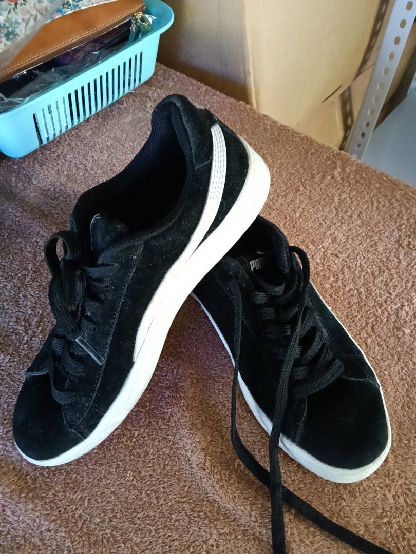 Puma Suede Black Sneakers (Category: Sneakers) located in Antipolo. Submitted by vastgem_4c8da8 (Listing ID 1463767138, Image 2). Description: - Classic black Puma suede sneakers - Low-top style with white soles - Black laces - Soles show some signs of wear - Great for casual wear - Size: 6 UK / 38.5 EU / 24 CM.