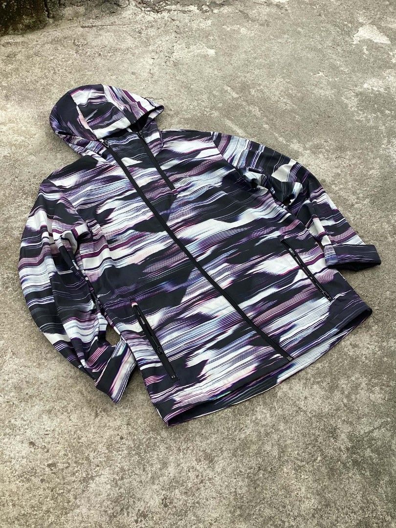 Puma Waterproof Hoodie Jacket (Category: Coats, Jackets and Outerwear) located in Manila. Submitted by archivefine_ds (Listing ID 1463747638, Image 2). Description: 10/10 good condi, no issue W 20 L 27.