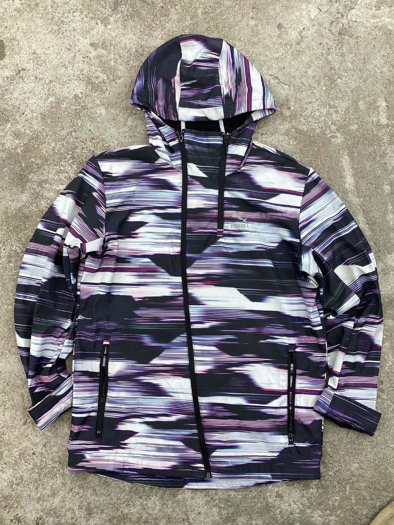 Puma Waterproof Hoodie Jacket (Category: Coats, Jackets and Outerwear) located in Manila. Submitted by archivefine_ds (Listing ID 1463747638, Image 1). Description: 10/10 good condi, no issue W 20 L 27.