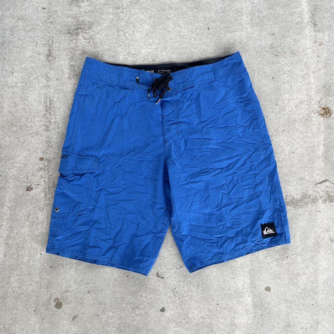 Quiksilver Blue Boardshorts Size 34 (Category: Swim Trunks & Board Shorts) located in General Mariano Alvarez. Submitted by aaronatas819577 (Listing ID 1463770348, Image 1). Description: - Brand: Quiksilver - Color: Blue - Size: 34 - Features: Cargo pocket on left leg, drawstring waist with lace tie - Ideal for: Swimming, surfing, beach trips.
