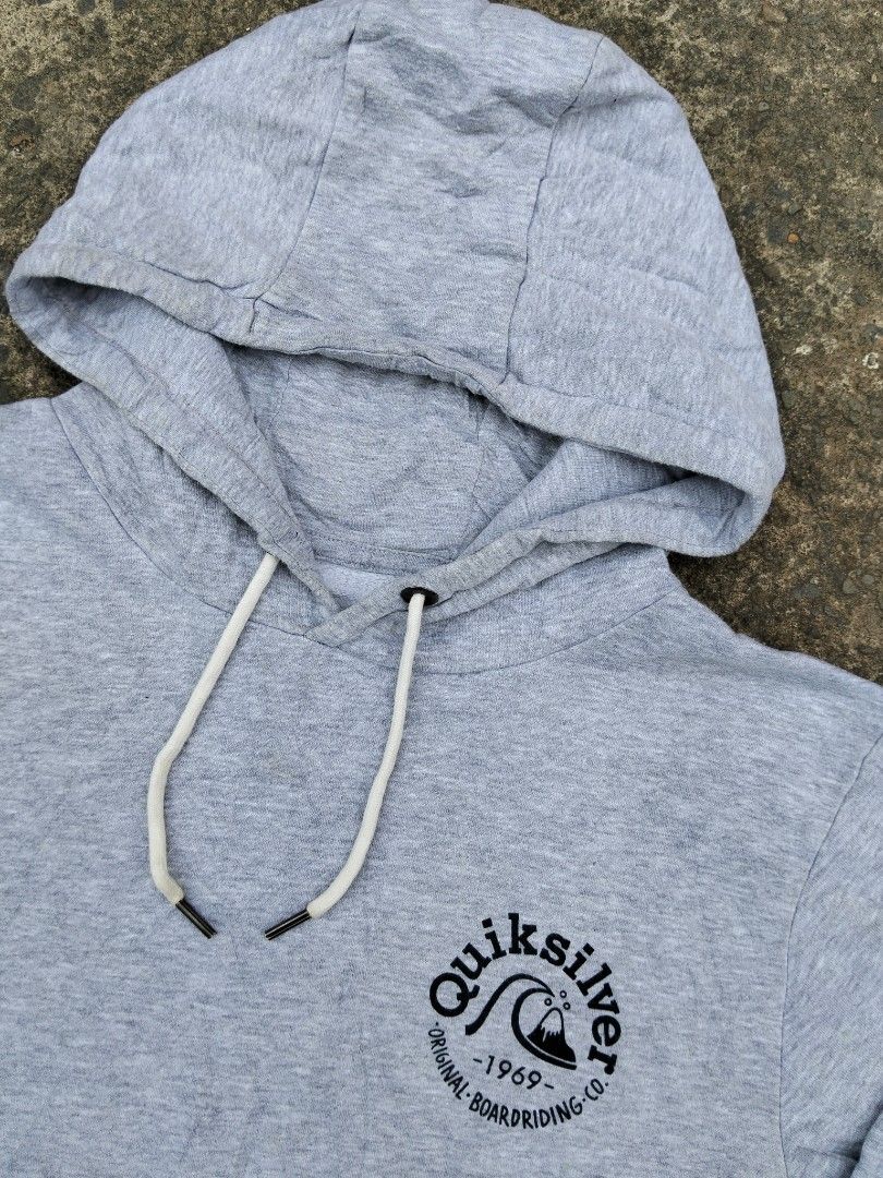 QUIKSILVER PULL OVER JACKET (Category: Coats, Jackets and Outerwear) located in Bacolod City. Submitted by hyoohxzx (Listing ID 1463861712, Image 3). Description: QUIKSILVER PULL OVER JACKET SIZE SMALL LENGTH 28.5 WIDTH 21 EXCELLENT CONDITION LOCATION BACOLOD CITY, NEGROS OCCIDENTAL.