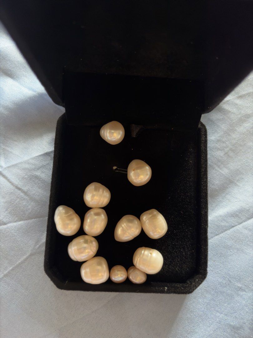 Real pearls (Category: Charms) located in Taytay. Submitted by mc_033 (Listing ID 1463754835, Image 1). Description: .