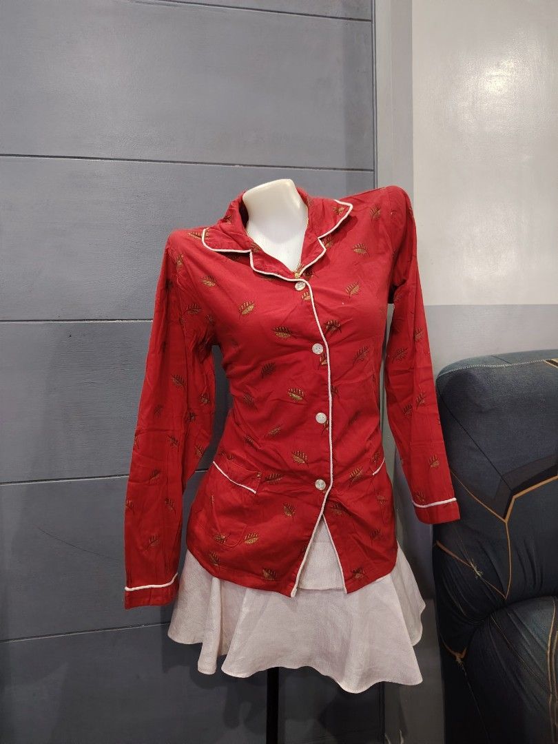 red sleepwear top 🌹 (Category: Others Tops) located in Hermosa. Submitted by lcvelycath (Listing ID 1463766736, Image 3). Description: size: s-semi l mine: ₱129 bid: ₱+10 lock: ₱329 (shipped) EOB: monday—september 28 (the seller is on vacation 😘) °. thrifted, pre-loved, or brand new but ready to wear (some aren't bcs i don't have the time to wash them, very sorryy :<) colors may vary due to lightning & quality 𐙚 °. check details before mine jo
