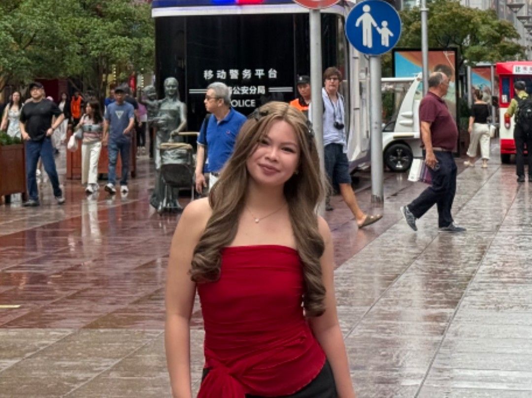 Red Sleeveless Top (Category: Sleeveless) located in Pasay City. Submitted by via.denny (Listing ID 1463784248, Image 3). Description: Used only once.