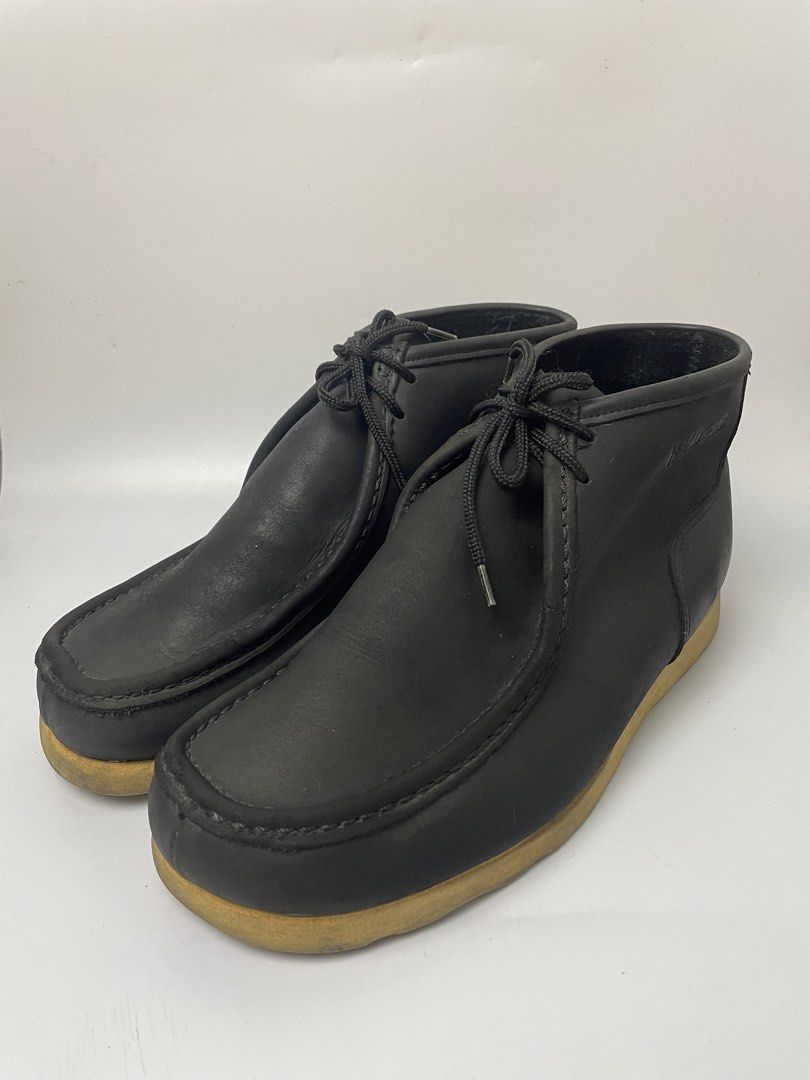 Red Wings Chukka Boots Black Leather (Category: Boots) located in Taguig. Submitted by highlows (Listing ID 1463746200, Image 1). Description: - Classic Red Wings chukka boots - Black leather upper - Crepe sole - Lace-up closure - Timeless, casual style - 28cm.