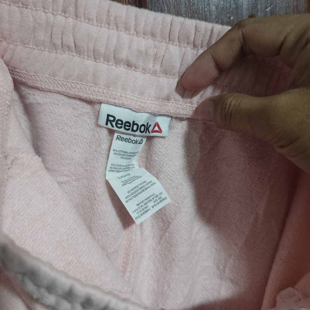 Reebok Fleece garter shorts (Category: Shorts) located in Quezon City. Submitted by makmakramirez (Listing ID 1463891775, Image 2). Description: size 32-40 length 12inches Authentic Reebok Shorts: Women's size Large (L/G/G). ​Soft & Cozy: Made from a comfortable 60% cotton, 40% polyester fleece blend. ​Pastel Pink Style: Light pink shade with a subtle Reebok logo. ​Custom Fit: Flexible elastic waistband with drawstrings. ​Practical: Features side