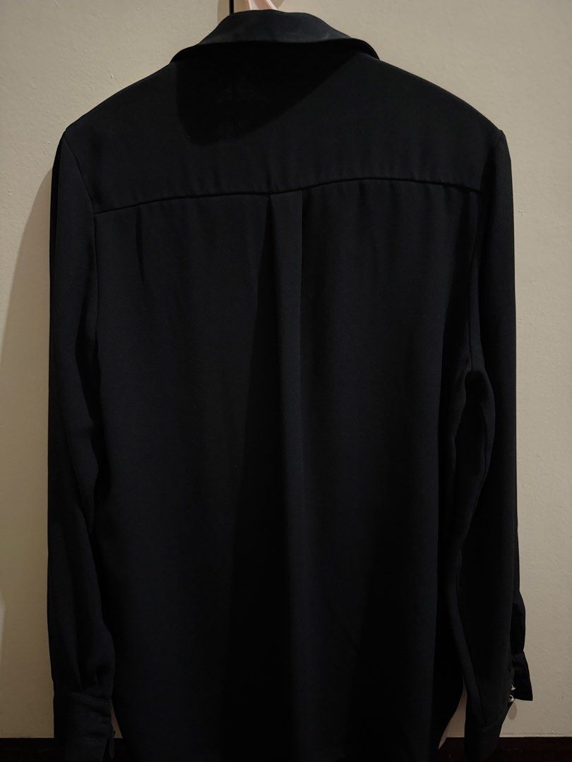 River Island long sleeve top (Category: Longsleeves) located in Makati City. Submitted by prebykris (Listing ID 1463930812, Image 3). Description: Perfect for office use; RFS: decluttering.