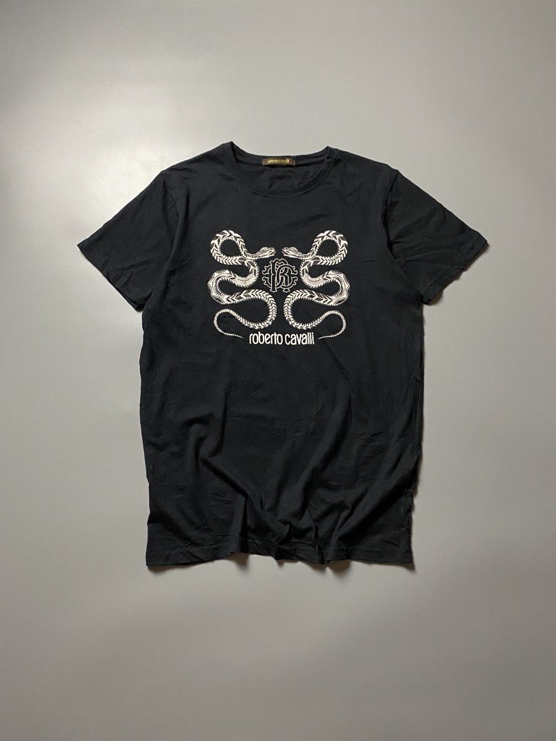 Roberto Cavalli Tee size Large (Category: Formal Shirts) located in Cebu City. Submitted by maicoh230 (Listing ID 1463868847, Image 1). Description: Rob Cavalli ▫️ Condition: 9.5/10 ▫️ Color: 9.5/10 ▫️ Size: M-L ▫️ Dimensions: W20.5 L29.5 ▫️ Flaw/s: 🏷️ 850.