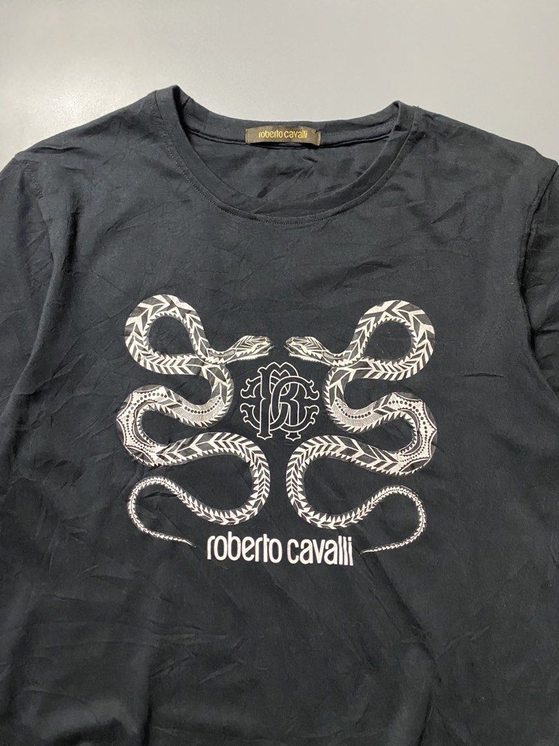 Roberto Cavalli Tee size Large (Category: Formal Shirts) located in Cebu City. Submitted by maicoh230 (Listing ID 1463868847, Image 3). Description: Rob Cavalli ▫️ Condition: 9.5/10 ▫️ Color: 9.5/10 ▫️ Size: M-L ▫️ Dimensions: W20.5 L29.5 ▫️ Flaw/s: 🏷️ 850.
