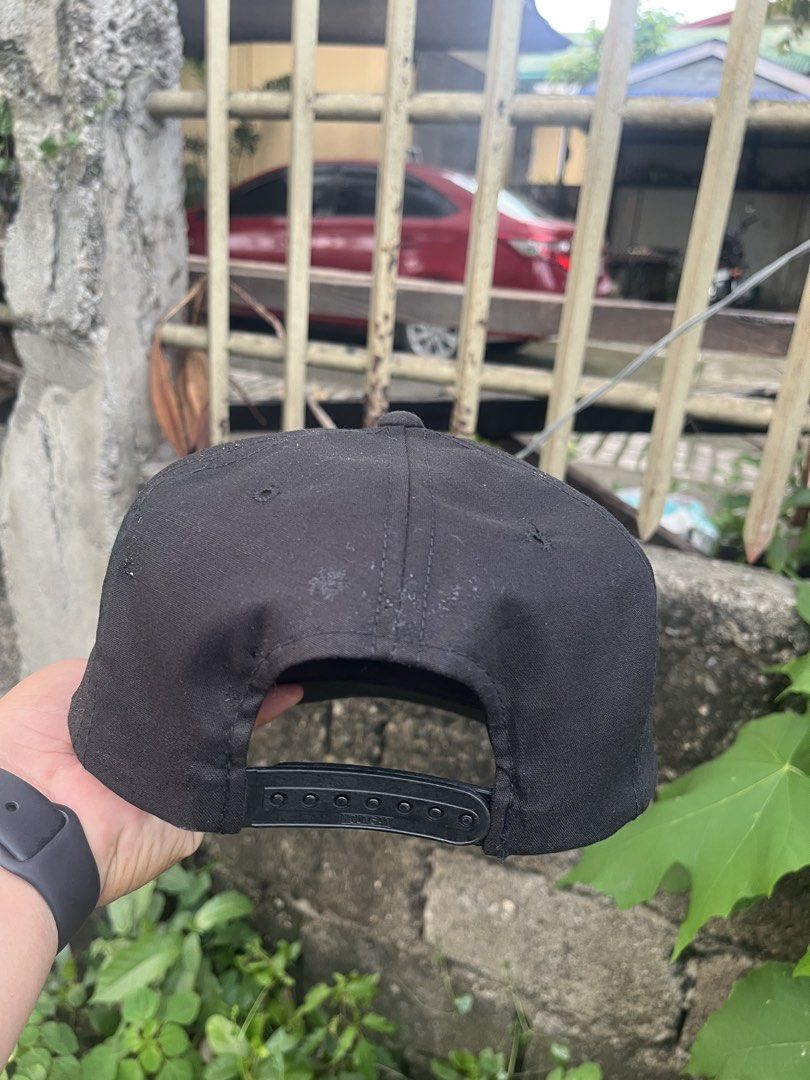 Rocky Mountain Tank Co. Black Snapback Cap (Category: Caps & Hats) located in Manila. Submitted by christian048 (Listing ID 1463834031, Image 3). Description: - Brand: Rocky Mountain Tank Co. - Color: Black - Style: Snapback cap By Youngan - Design: Embroidered logo featuring a cowboy riding a horse - Detail: Rope accent across the brim - Fit: Adjustable strap at the back, one size fits all - Occasion: Ideal for casual wear.