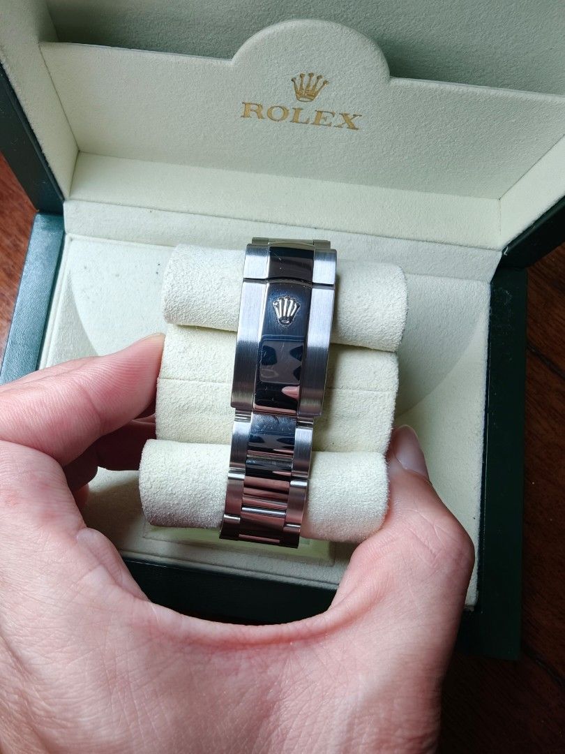 Rolex datejust blue dial white gold bezel (Category: Luxury Watches) located in Quezon City. Submitted by rafmag2484 (Listing ID 1463938303, Image 3). Description: Rolex Datejust 41mm "blue stick dial" white gold bezel 2015 Ref. Number 116334 Caliber 3136 48 hour power reserve Complete set ₱680,000.