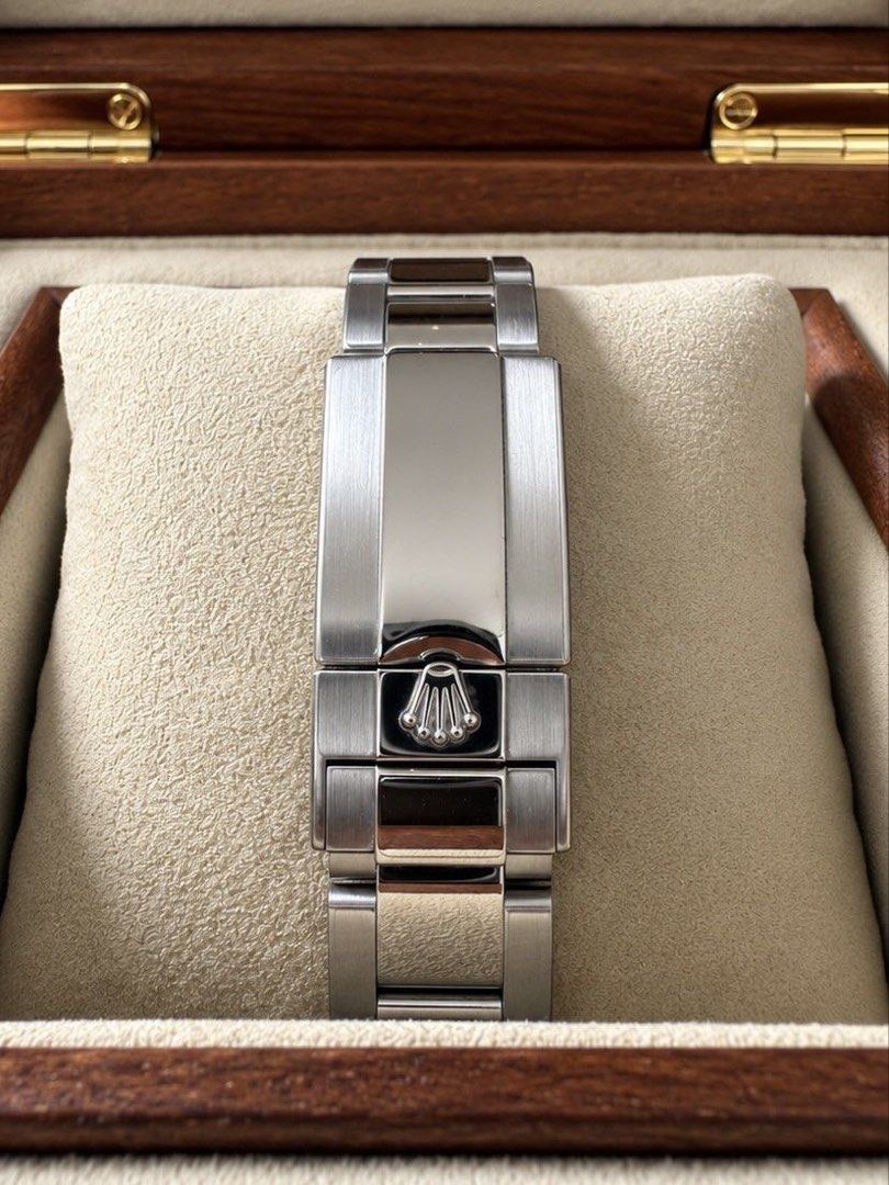 Rolex GMT Master II ‘white gold’ Complete set (Category: Men's Watches) located in Makati City. Submitted by dee_online888 (Listing ID 1463749879, Image 3). Description: For Sale: * Brand: Rolex * Model: GMT-Master II * Reference: 116719BLRO * Nickname: “Pepsi” * Case: 18 ct white gold * Case size: 40 mm * Dial: Midnight blue * Bezel: Red & blue Cerachrom ceramic 24-hour bezel * Bracelet: White-gold Oyster bracelet * Functions: Hours, minutes, se