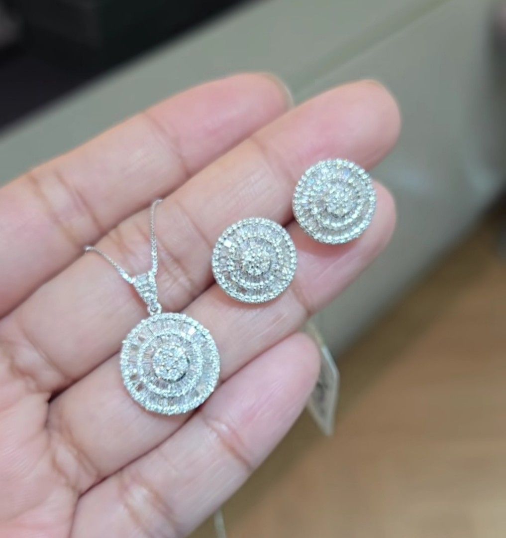 Round diamond set (Category: Earrings) located in Malolos. Submitted by keenhorse_ef38ab (Listing ID 1463936945, Image 1). Description: Earrings: ₽79,900 1.10carat diamond 18Karat gold Necklace: ₱69,900 .80carats diamond 18Karat gold CASH ON DELIVERY VIA LBC.