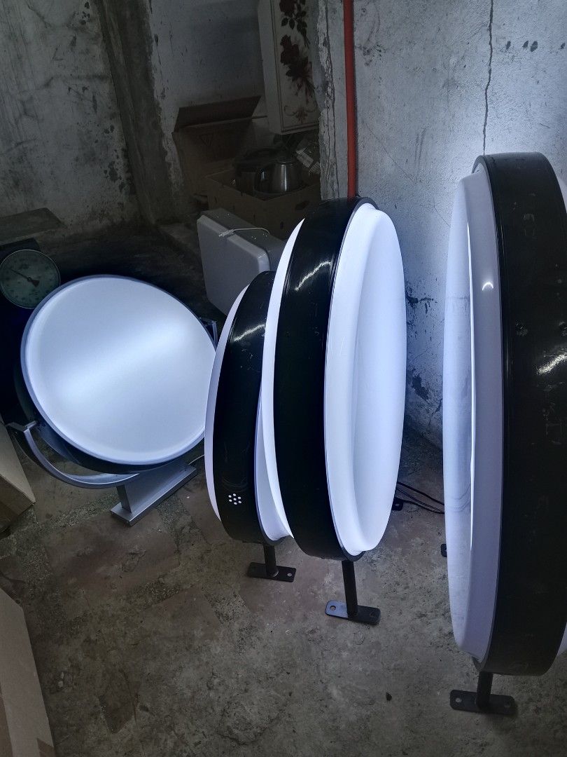 Round Embossed Lightbox (Category: Looking For) located in Manila. Submitted by anngatchalian (Listing ID 1463938198, Image 3). Description: .