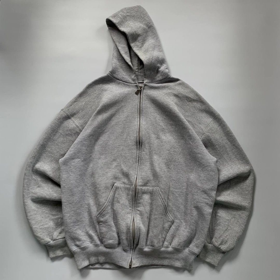 RUSSELL ATHLETIC ZIP HOODIE (Category: Coats, Jackets and Outerwear) located in Puerto Princesa. Submitted by terrificgarments (Listing ID 1463875205, Image 1). Description: RUSSELL ATHLETIC ZIP HOODIE ₱600 + Shipping fee Size - on Tag Width: 25 Length: 28 Issue: Loose stitching, minor stains, cut tags Excellent condition 📌 COLOR MAY VARY DUE TO LIGHTING 📌 ALREADY WASHED 📌 Payment First 📌 No COD 📌 Courier: J&T.