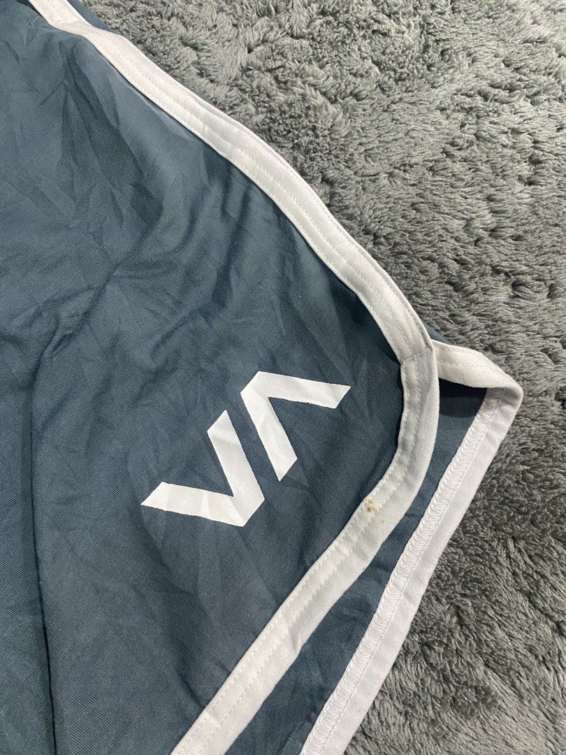Rvca (Category: Shorts) located in Leganes. Submitted by wisehandpick (Listing ID 1463869181, Image 3). Description: RVCA VA Athletic sport short (Authentic) New condition Dimension 32-38 waistline 20 length Complete 550 only.